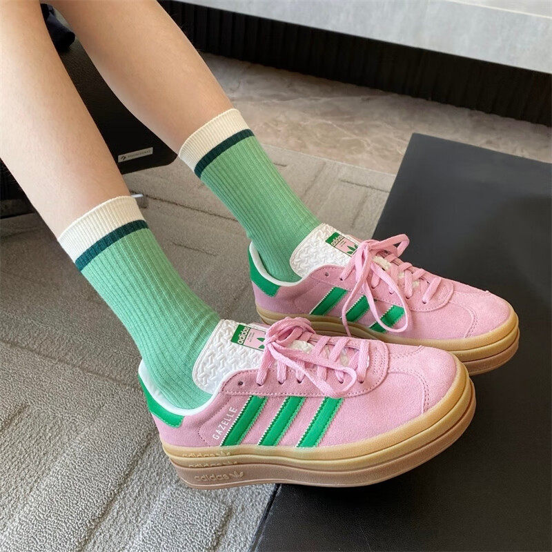 أحذية رياضية نسائية من أديداس  - مراجعة Adidas Shoes Gazelle وسعره